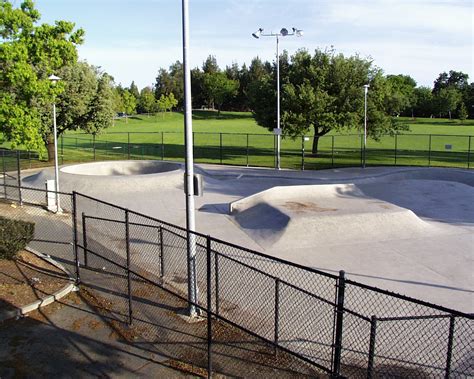 File:Skatepark in Davis, California.jpg - Wikimedia Commons