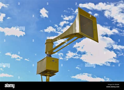 Thunderbolt siren hi-res stock photography and images - Alamy