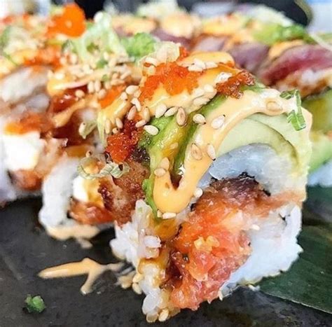 🖤* Delicious looking sushi, one of my favorite foods Pretty Food, I Love Food, Good Food, Yummy ...