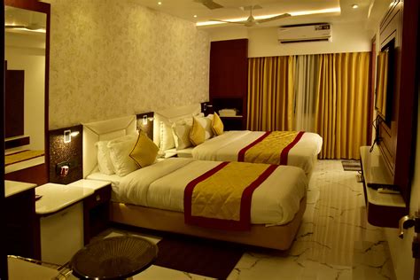 Hotel Manila 𝗕𝗢𝗢𝗞 Siliguri Hotel