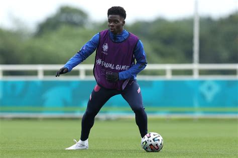 Gary Neville sends message to Bukayo Saka after England penalty miss