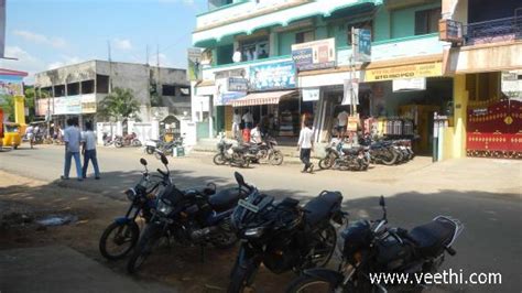 Busy street in Maraimalai Nagar near Chennai | Veethi