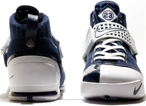 Nike Zoom LeBron 5 New York Yankees Detailed Look | SneakerFiles