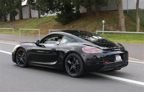 Porsche Cayman Facelift Spied: There’s a Flat-Four Turbo in Here ...