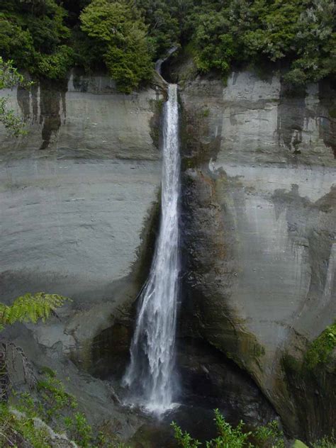 Top 10 Best Waterfalls In New Zealand & How To Visit Them - World of ...