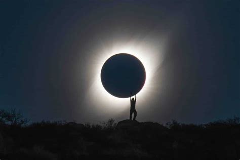 Amazing Solar Eclipse Photography Shows Someone "Holding" Its Totality