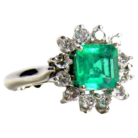 1.72 Carat Natural Fine Colombian Emerald Diamond Engagement Ring 18 Karat For Sale at 1stDibs