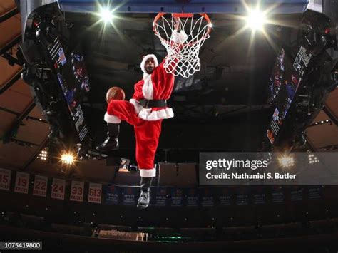 New York Knicks Mascot Photos and Premium High Res Pictures - Getty Images