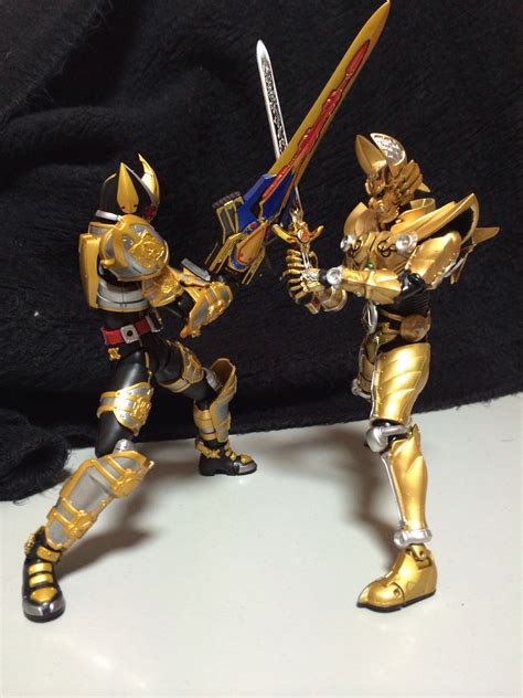 SH Figuarts Kamen Rider Blade King Form In Hand Images - Tokunation