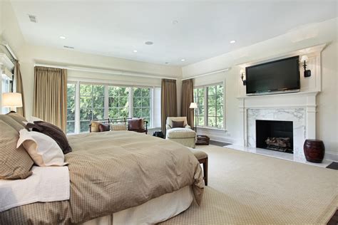 The Many Benefits of Master Bedrooms with Fireplaces