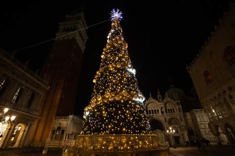 Venice Christmas Market | 2024 Dates, Locations & Must-Knows ...