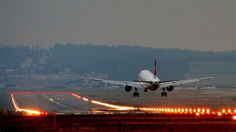 airplane, Landing, Airport, Jet Wallpapers HD / Desktop and Mobile Backgrounds