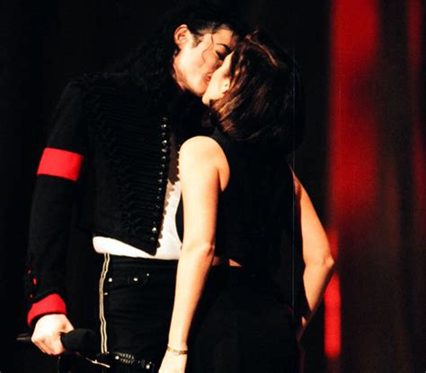 The Kiss - Michael Jackson and Lisa Marie Photo (31958687) - Fanpop