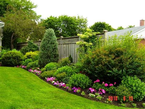 20 Awesome Landscaping Ideas For Your Backyard