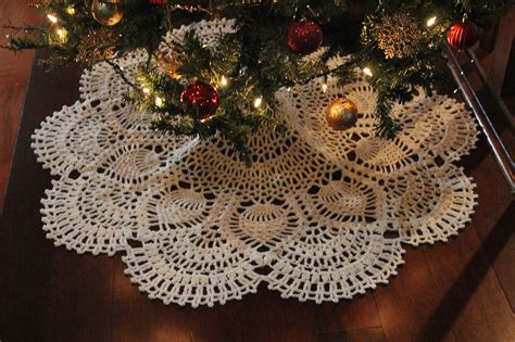 Crochet Christmas Tree Skirts – Free Patterns