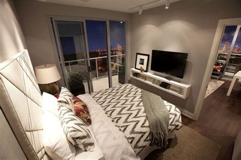 Where to put tv in small bedroom? - Open House Gallery