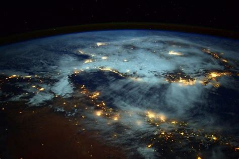 earth-at-night-from-space-iss-nasa-barry-wilmore | PTP