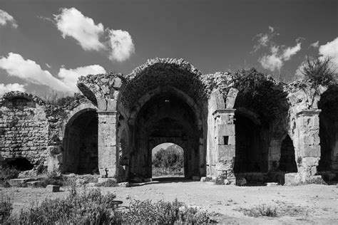 Ancient Castle Ruins Outdoors · Free Stock Photo