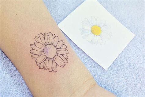 Beautiful Tattoo of a Daisy Ideas You Will Want to Copy - Glaminati