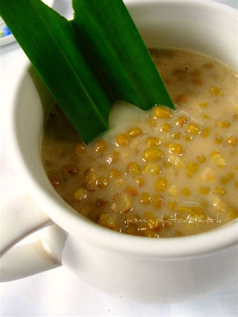 Bubur Kacang Hijau - Green beans porridge, sweetened with sugar, and served with thick coconut ...