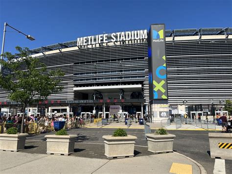 How to Take the Train to MetLife Stadium from NYC