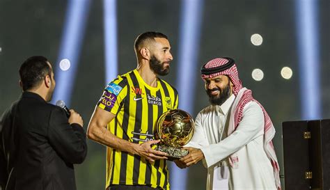 ? Apresentado o Vencedor da Bola de Ouro: Benzema no AlIttihad