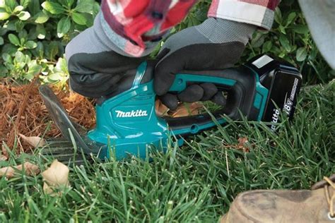 Makita Cordless Grass Shear XMU05 - Pro Tool Reviews