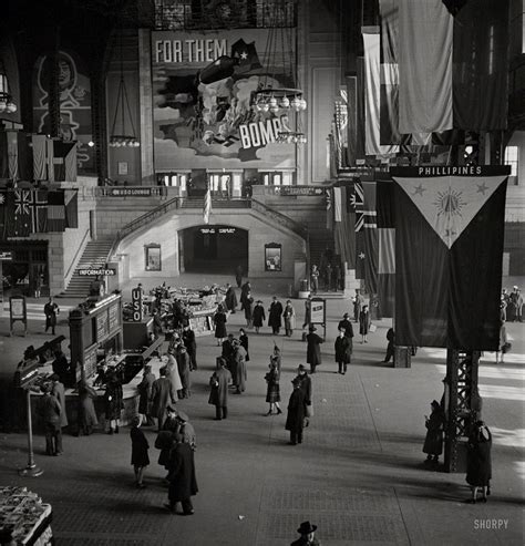 Chicago train station, WWII, 1940s