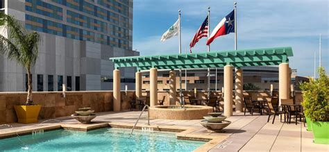 Best Hotels Near Minute Maid Park in Houston - tripbirdie.com