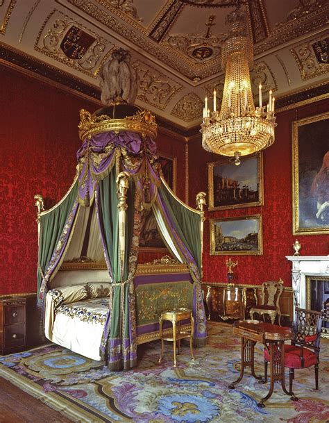 The King’s bedchamber at Windsor Castle : pics