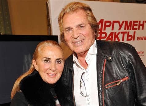 Singer Engelbert Humperdinck's Wife Passes Away From COVID-19