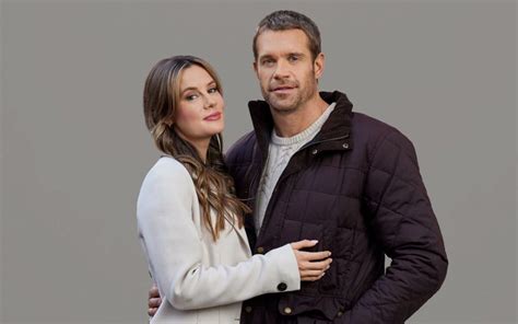 Chelsea Hobbs & Stephen Huszar Are Navigating Christmas On Hallmark