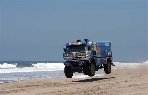 Dakar Rally drivers race across Peru's dunes during stage four