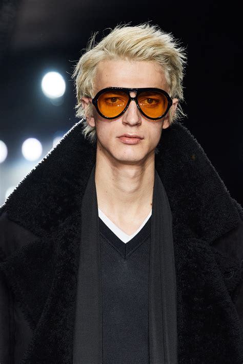 Tom Ford Fall 2020 Ready-to-Wear Collection | Tom ford sunglasses mens, Vintage glasses men, Tom ...