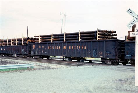 Gondola Rail Car (Trains): A Utilitarian Design