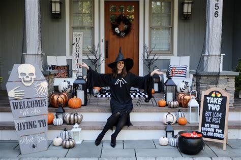 6 Foolproof Ideas for Creating an Epic Halloween Front Porch - what moms love