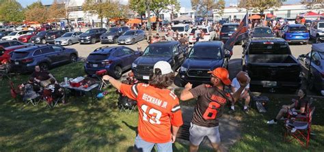 Cleveland Browns fans Tailgate at the Burke Lakefront lot, September 19, 2021 - cleveland.com