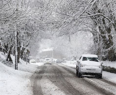 Snow CHAOS as blizzards hit Northern England - Daily Star