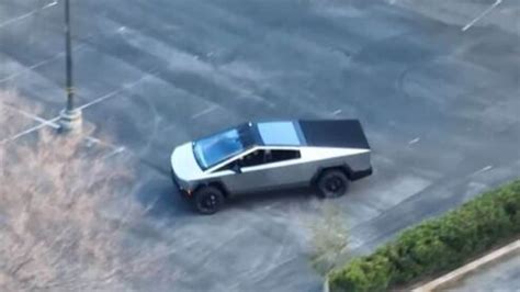 Tesla Cybertruck prototype noticed with black cowl and glass roof - techbros.in