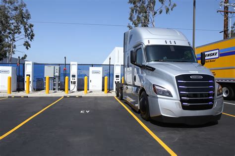 Penske Truck Leasing Opens High-Speed Commercial Electric Truck Chargers in Southern California