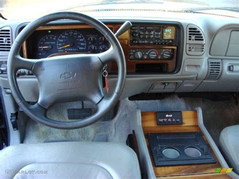 1997 Chevrolet Suburban C1500 LS Dashboard Photos | GTCarLot.com