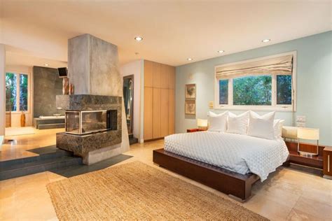 10 Beautiful Bedrooms with Roman Shades