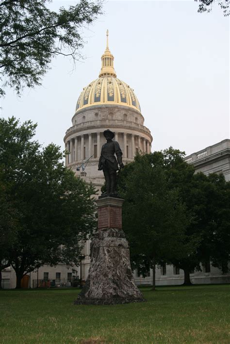 West Virginia Capitol in Charleston Capitol Building, West Virginia ...