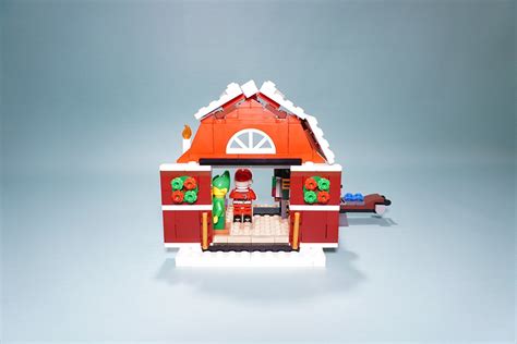 LEGO 40565 Santa's Workshop yang merupakan Gift With Purchase dari LEGO Brand Store telah hadir ...