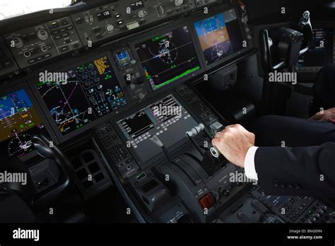 Boeing 787 cockpit hi-res stock photography and images - Alamy