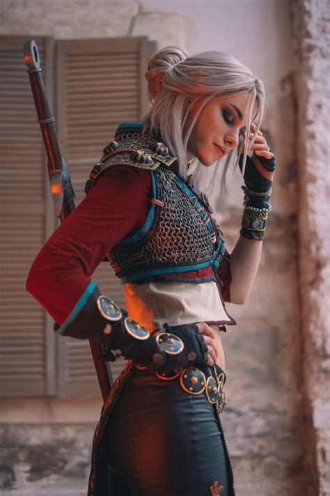 The Witcher 3 Ciri Cosplay Is an Enchanting Mirror Image of the Princess