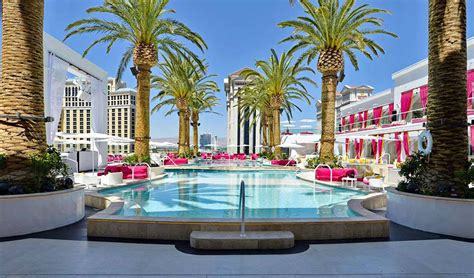 7 Best Rooftop Pools Las Vegas [2024 UPDATE]