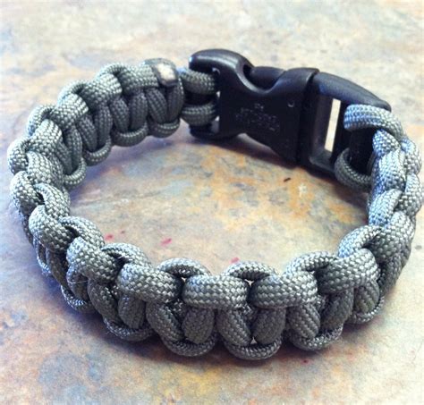 Paracord Bracelet (Tutorial) : 10 Steps - Instructables