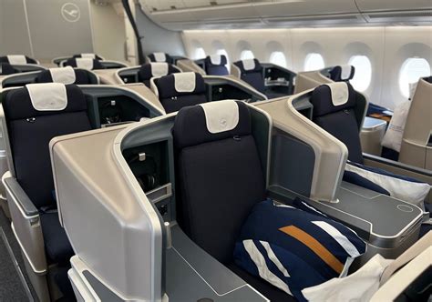 Photos: here is Lufthansa’s new Boeing 787 business class - Executive ...