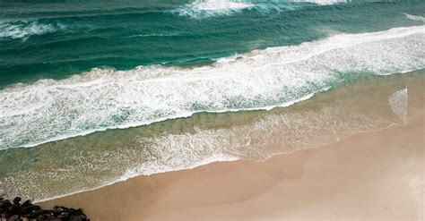 Fotografía Aérea De La Orilla Del Mar · Fotos de stock gratuitas